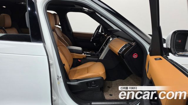 Land Rover Discovery 5 3.0 TD6 HSE Luxury 2018 — фото 11