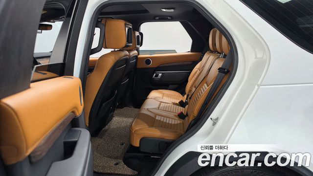 Land Rover Discovery 5 3.0 TD6 HSE Luxury 2018 — фото 12