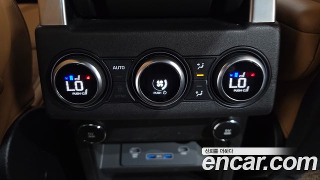 Land Rover Discovery 5 3.0 TD6 HSE Luxury 2018 — фото 16