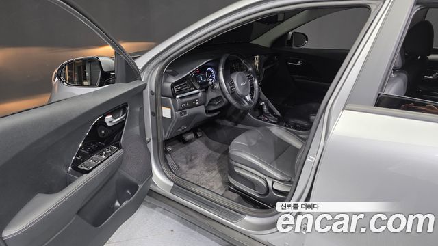 Kia Niro 1.6 HEV Prestige 2022 — фото 10