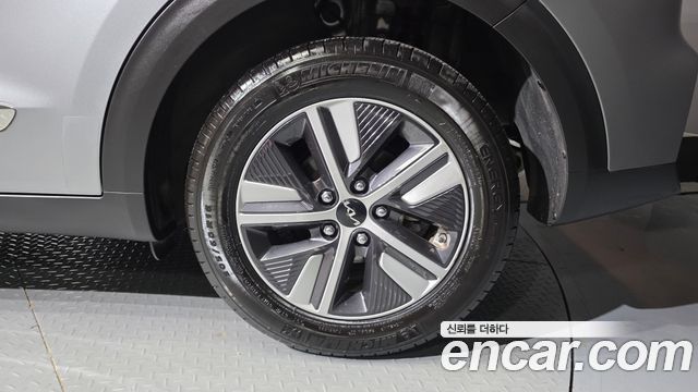 Kia Niro 1.6 HEV Prestige 2022 — фото 21