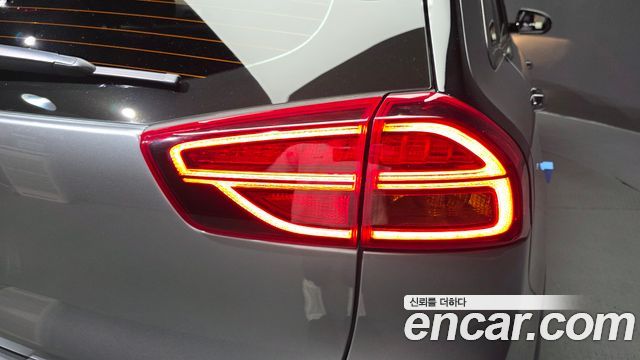 Kia Niro 1.6 HEV Prestige 2022 — фото 23