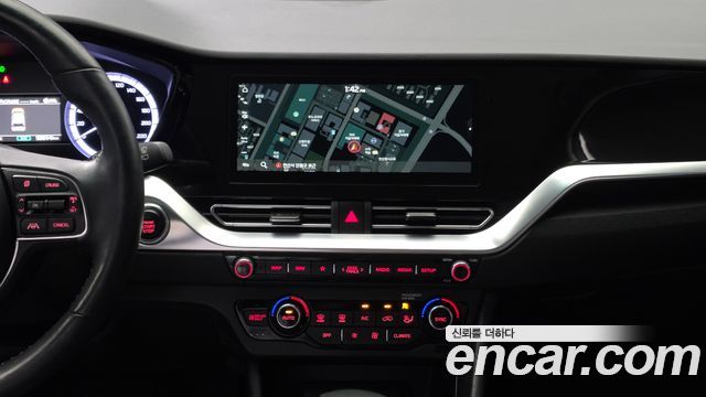 Kia Niro 1.6 HEV Prestige 2022 — фото 30