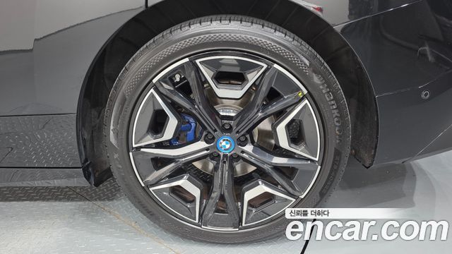 BMW iX xDrive40 First Edition 2022 — фото 21
