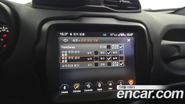 Jeep Renegade 2.4 Limited 2021 — фото 18