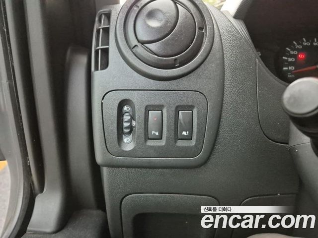 Renault Korea Master 2.3 Van L 2019 — фото 19