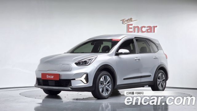 Kia Niro Plus Air 2023 — фото 11