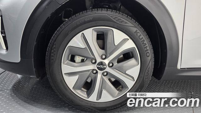 Kia Niro Plus Air 2023 — фото 5