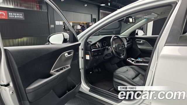 Kia Niro Plus Air 2023 — фото 10