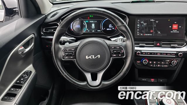Kia Niro Plus Air 2023 — фото 17