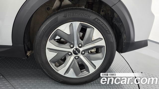 Kia Niro Plus Air 2023 — фото 27