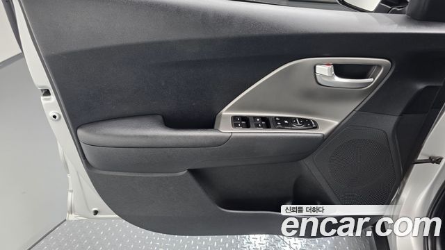 Kia Niro Plus Air 2023 — фото 30