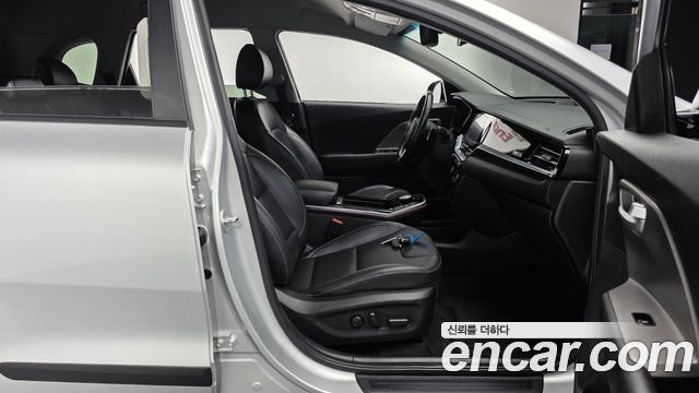 Kia Niro Plus Air 2023 — фото 32
