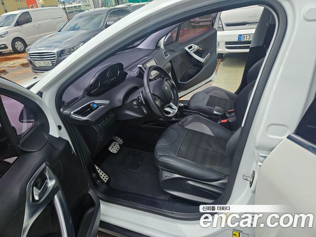 Peugeot 2008 1.6 e-HDi Feline L 2015 — фото 8
