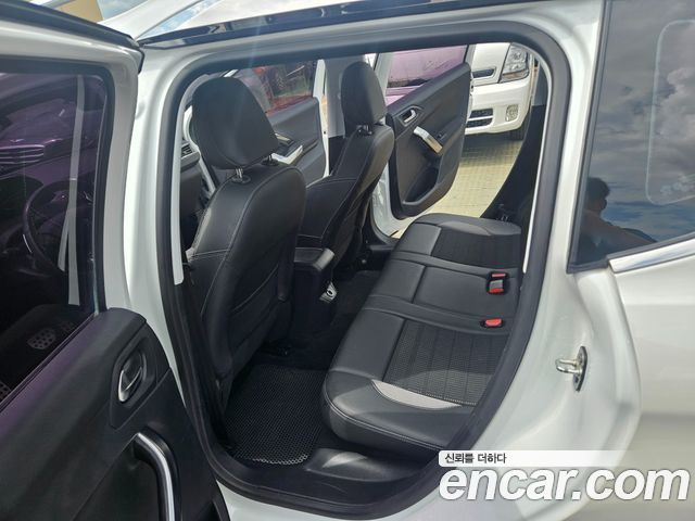 Peugeot 2008 1.6 e-HDi Feline L 2015 — фото 10