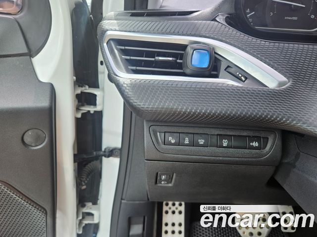 Peugeot 2008 1.6 e-HDi Feline L 2015 — фото 18