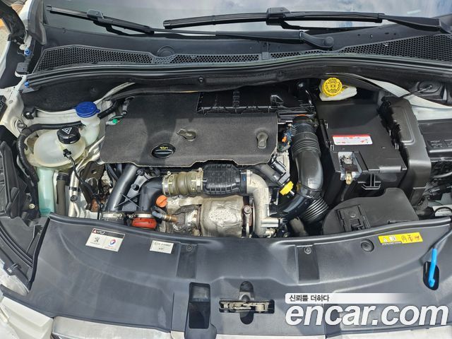 Peugeot 2008 1.6 e-HDi Feline L 2015 — фото 21
