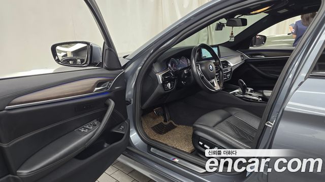 BMW 5 Series (G30) 520d xDrive M Sport Package Plus 2017 — фото 10