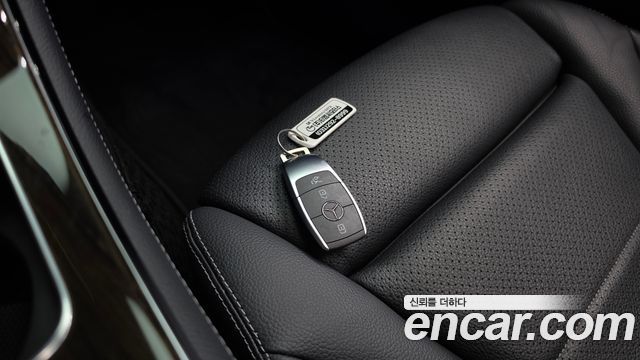 Mercedes-Benz GLC-Class (X253) GLC300 4MATIC 2020 — фото 15