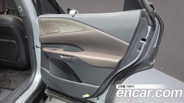 Lexus RX350h (V) Luxury 2023 — фото 25