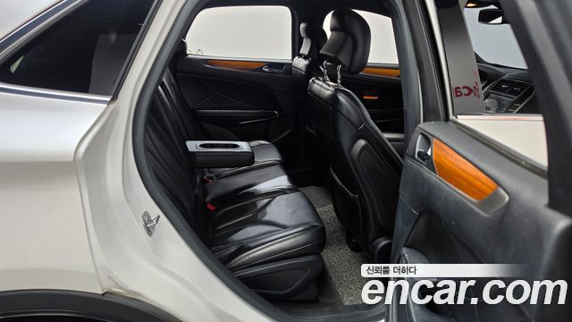 Lincoln MKC 2.0 AWD 2015 — фото 12