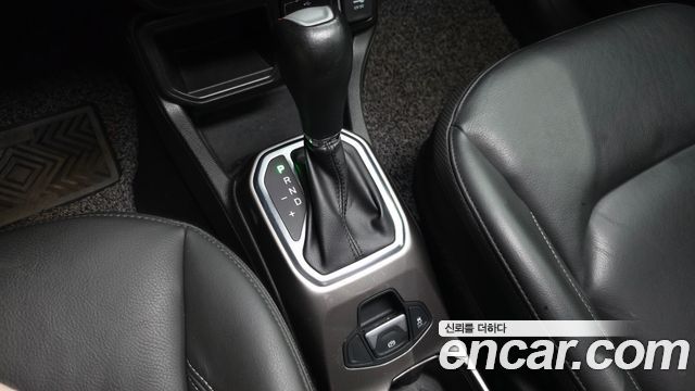 Jeep Renegade 2.4 Limited 2020 — фото 9