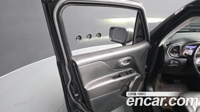 Jeep Renegade 2.4 Limited 2020 — фото 24