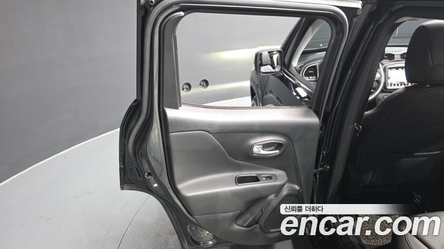 Jeep Renegade 2.4 Limited 2020 — фото 25
