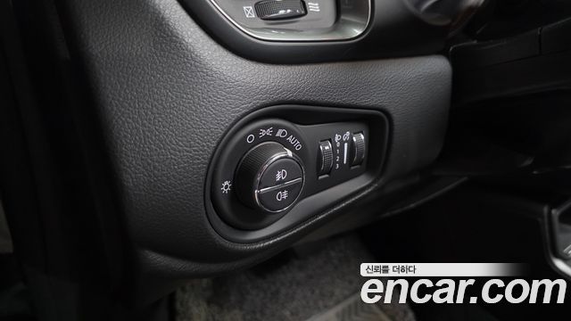 Jeep Renegade 2.4 Limited 2020 — фото 27