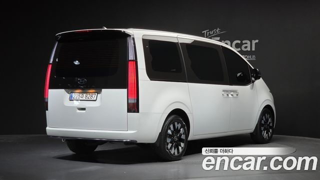 Hyundai Staria HEV 1.6 Lounge 7-Seater Inspiration 2025 — фото 2