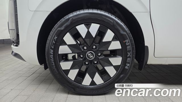 Hyundai Staria HEV 1.6 Lounge 7-Seater Inspiration 2025 — фото 5