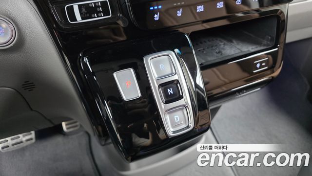 Hyundai Staria HEV 1.6 Lounge 7-Seater Inspiration 2025 — фото 9