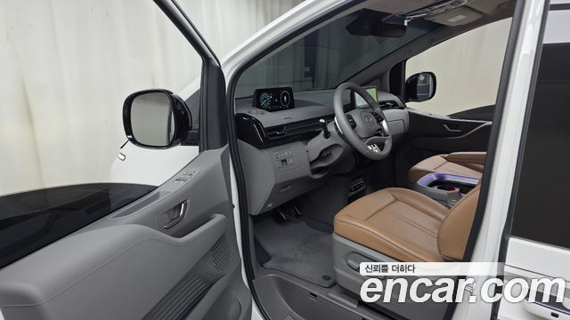 Hyundai Staria HEV 1.6 Lounge 7-Seater Inspiration 2025 — фото 10