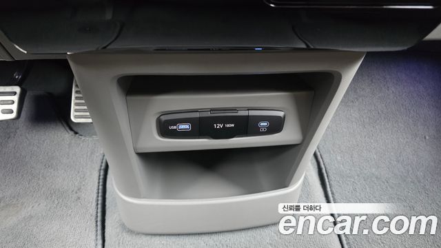 Hyundai Staria HEV 1.6 Lounge 7-Seater Inspiration 2025 — фото 17