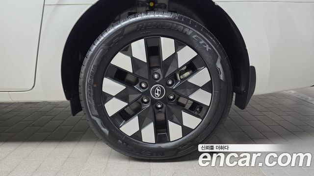 Hyundai Staria HEV 1.6 Lounge 7-Seater Inspiration 2025 — фото 27