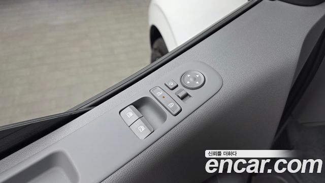 Hyundai Staria HEV 1.6 Lounge 7-Seater Inspiration 2025 — фото 34