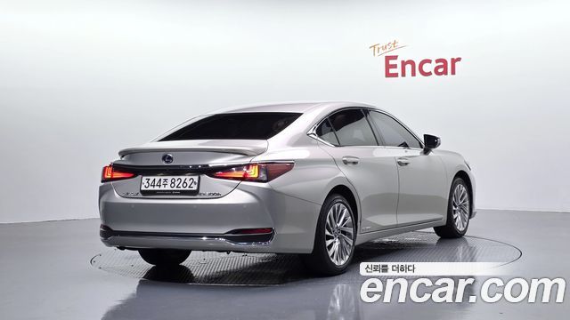 Lexus ES300h (VII) Luxury Plus 2019 — фото 2