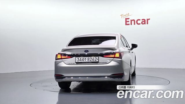 Lexus ES300h (VII) Luxury Plus 2019 — фото 4