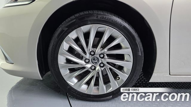 Lexus ES300h (VII) Luxury Plus 2019 — фото 5