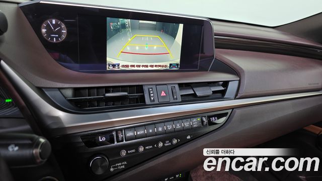 Lexus ES300h (VII) Luxury Plus 2019 — фото 17