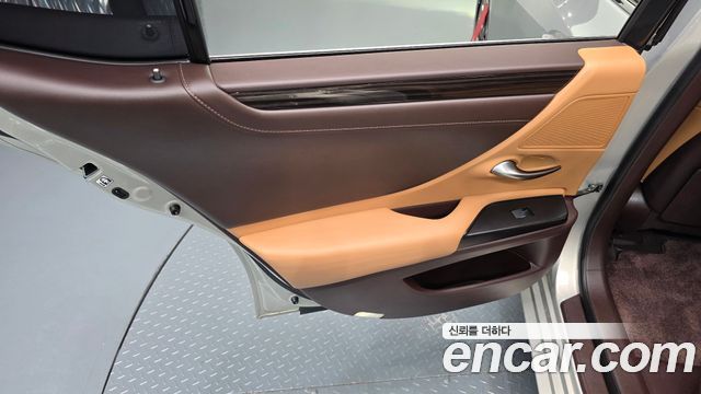 Lexus ES300h (VII) Luxury Plus 2019 — фото 25