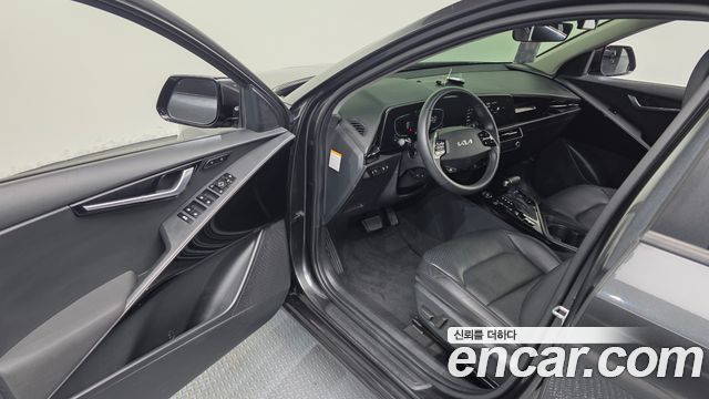 Kia Niro Prestige 2022 — фото 10