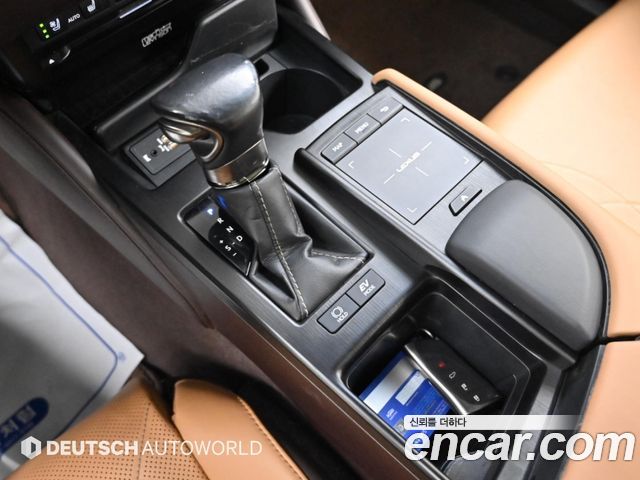 Lexus ES300h (VII) Executive 2019 — фото 9