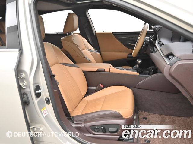 Lexus ES300h (VII) Executive 2019 — фото 10