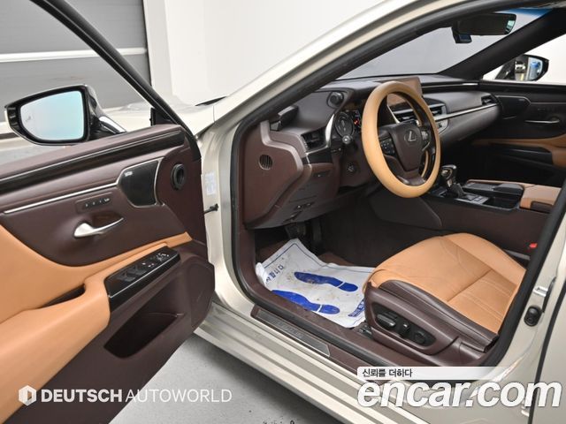 Lexus ES300h (VII) Executive 2019 — фото 15