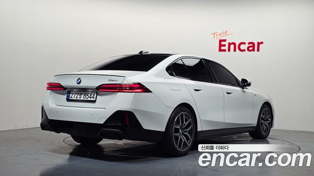 BMW 5 Series (G60) 520i Special Edition 2025 — фото 2