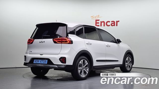 Kia Niro Plus Air 2024 — фото 2
