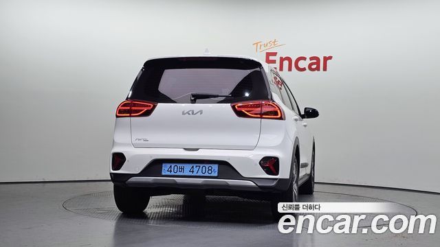 Kia Niro Plus Air 2024 — фото 4