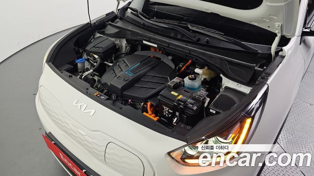 Kia Niro Plus Air 2024 — фото 6