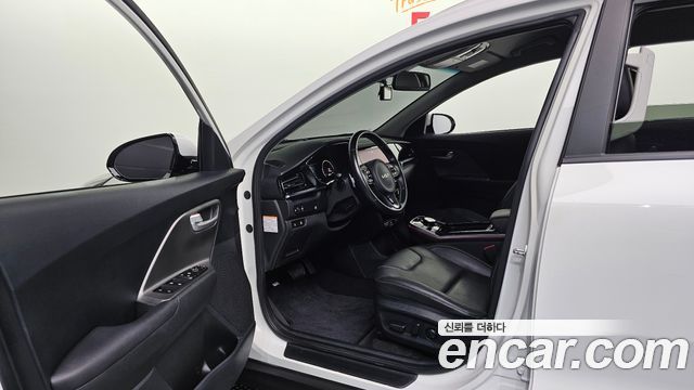 Kia Niro Plus Air 2024 — фото 10